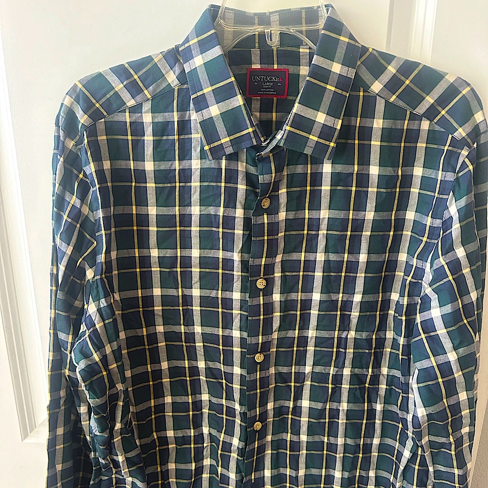 UNTUCKit men’s dress shirt